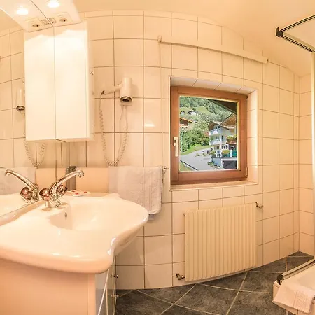 Haus Sonnenseit'n Guest house *