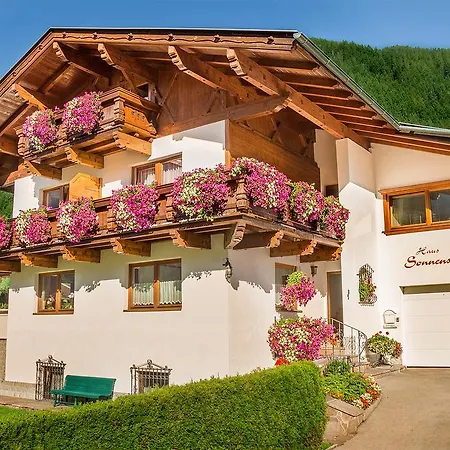 Haus Sonnenseit'n Guest house *